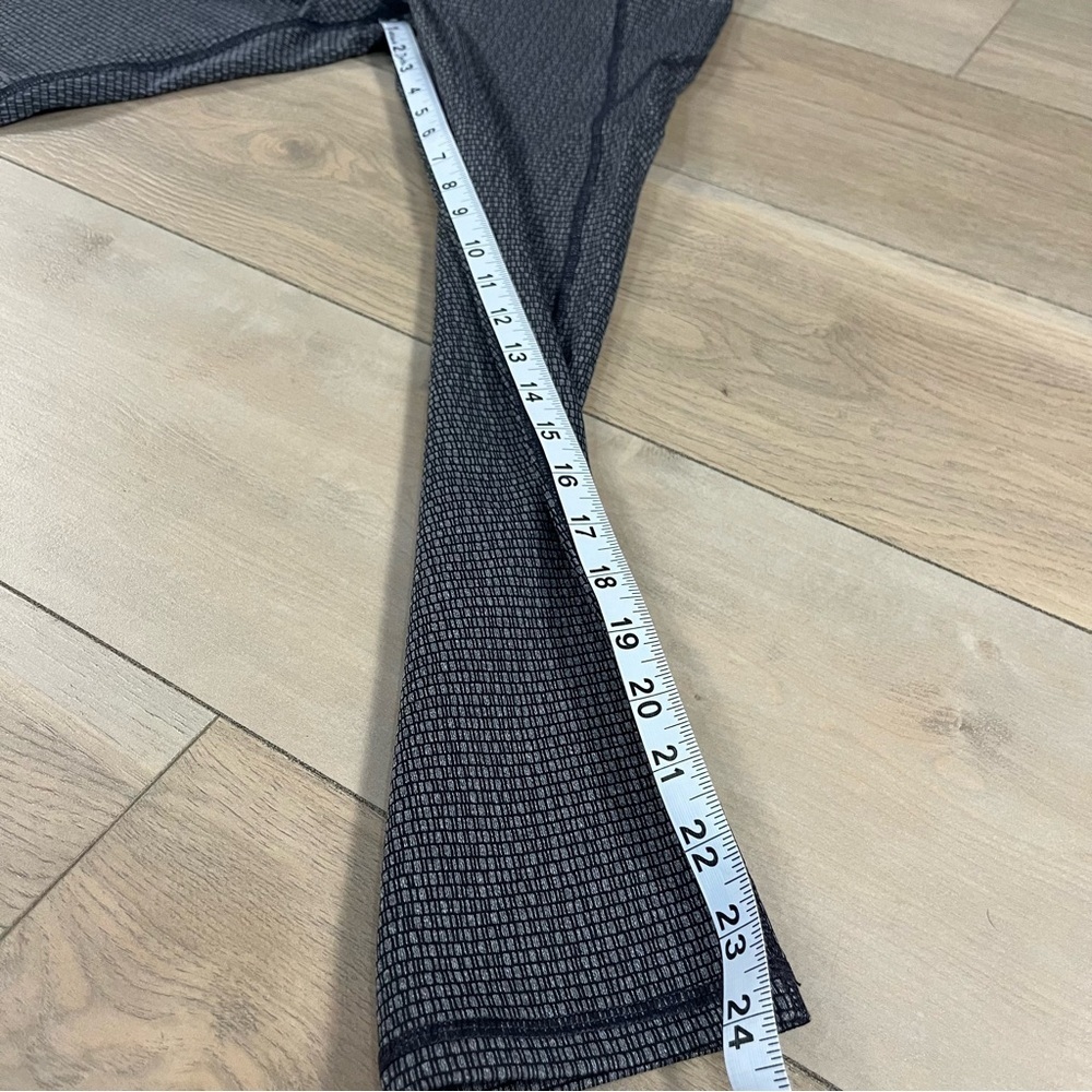 Under Armour Women's Black Leggings Reflect Heat Gear - Picture 5 of 14